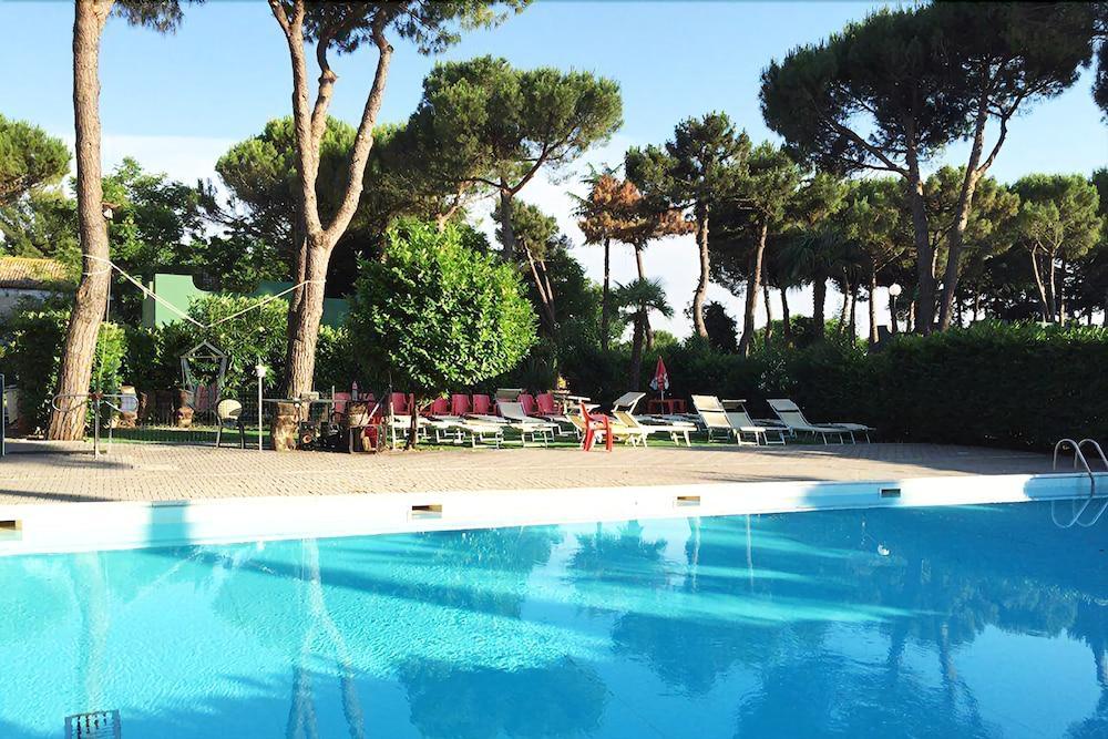 Villaggio Mithos Misano Adriatico Exteriör bild