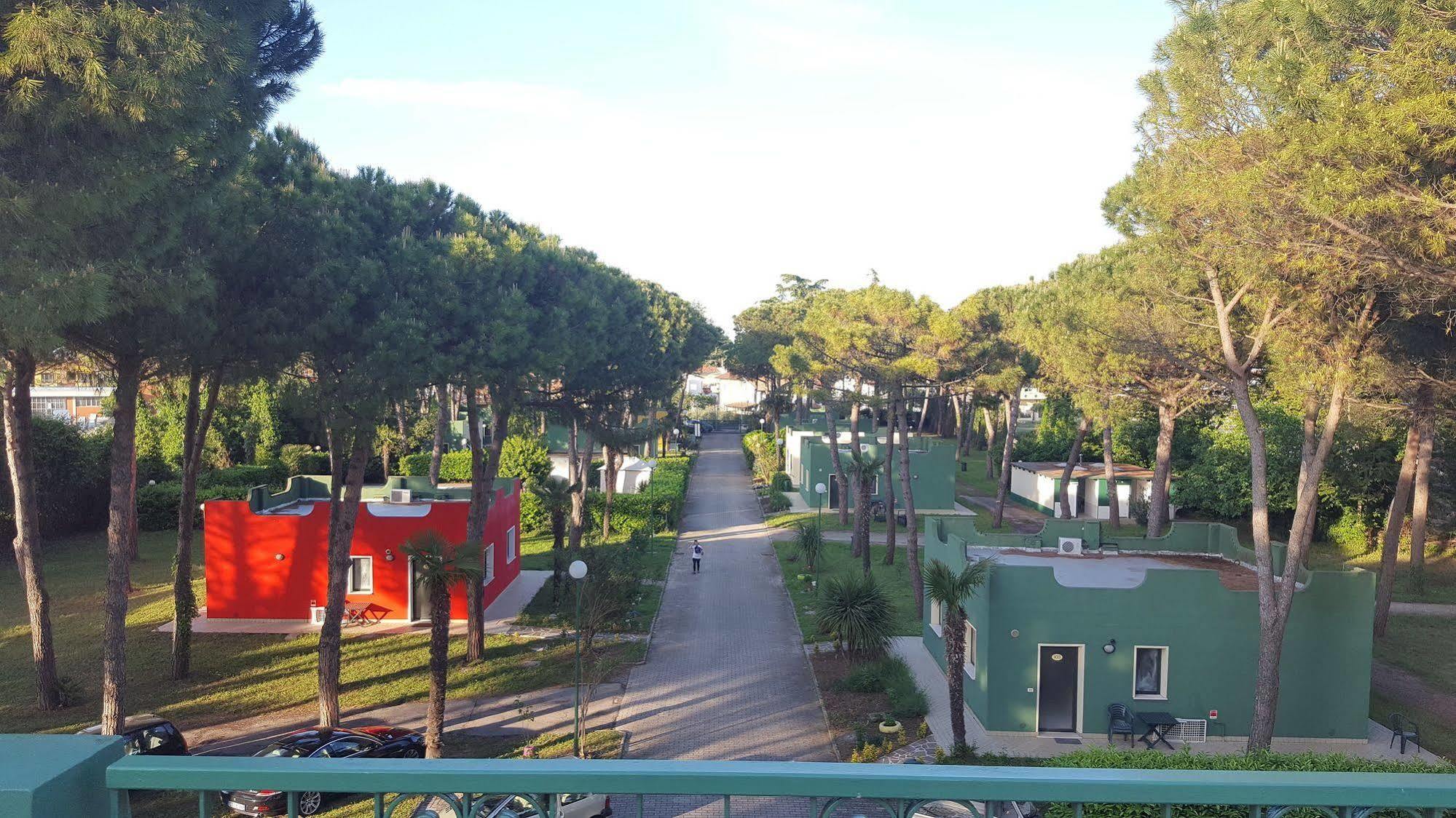 Villaggio Mithos Misano Adriatico Exteriör bild